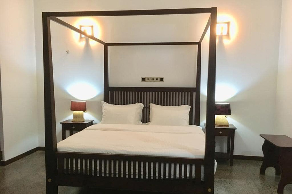 Room 02